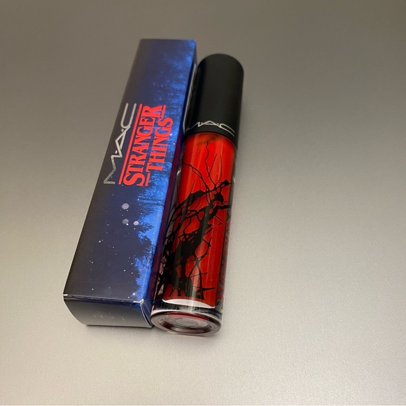 MAC x Stranger Things Rockin Robin’ Lipglass - Picture 1 of 2